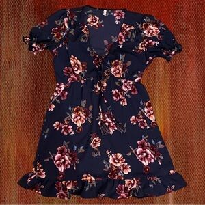 XHILIRATION Women’s Navy Floral Shift Dress